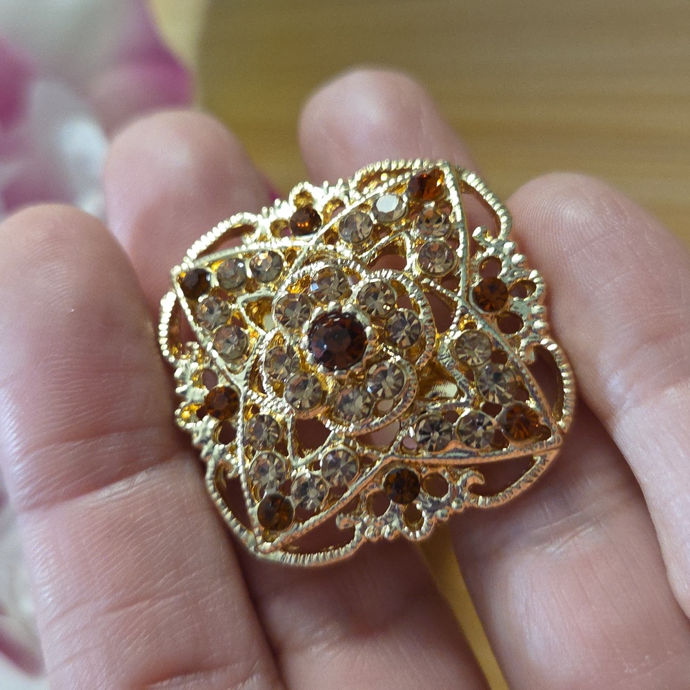 Elegant Gold and Colorful Set of 7 Brooches - Picture 6 of 8